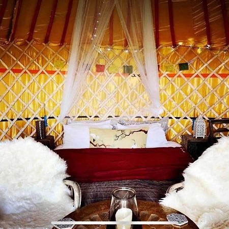 Traditional Yurt @ Longleat Warminster Ngoại thất bức ảnh